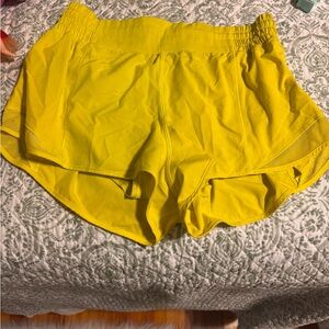 Lululemon Womens Shorts Hotty Hot 2 1/2 in. inseam Soleil or sonic yellow 8